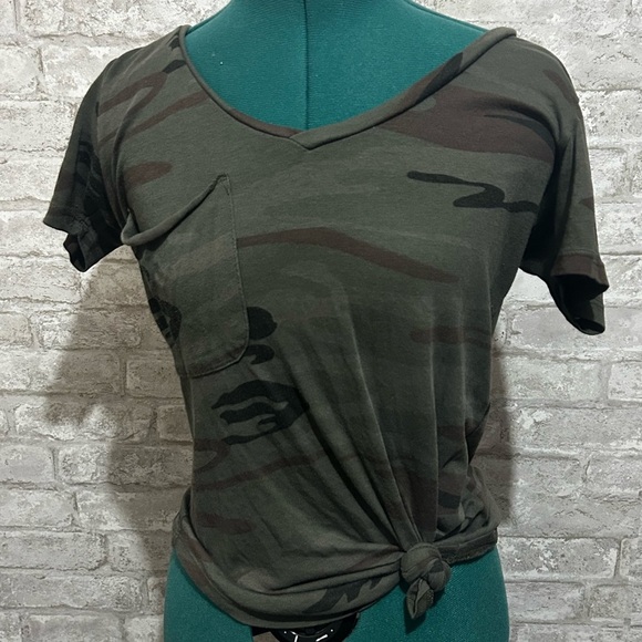 Cute Camo T-Shirt - Picture 1 of 8